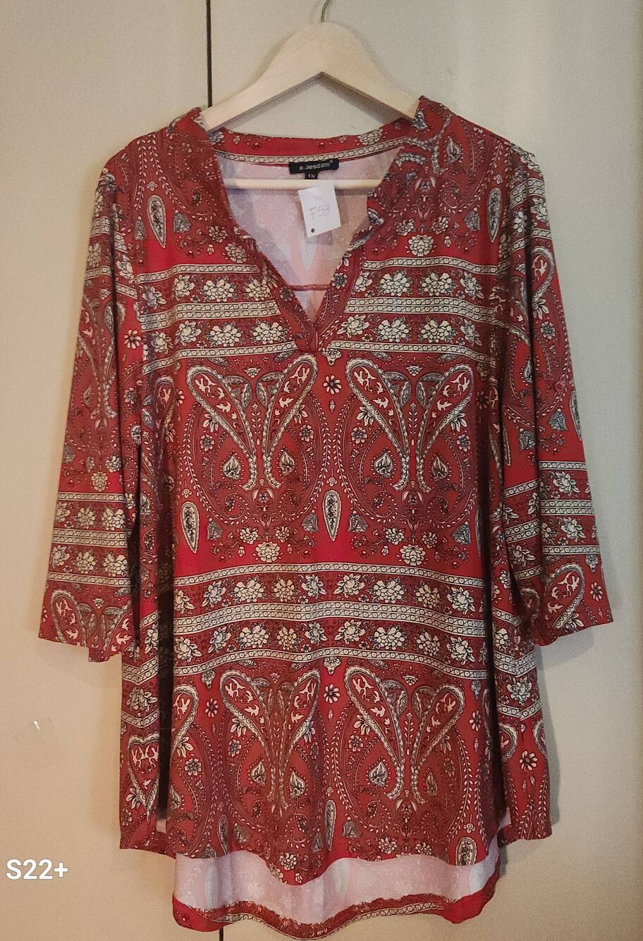 F53 a. Jesdani Printed Red Floral Paisley V-Neck Tunic Top w 3/4 sleeves